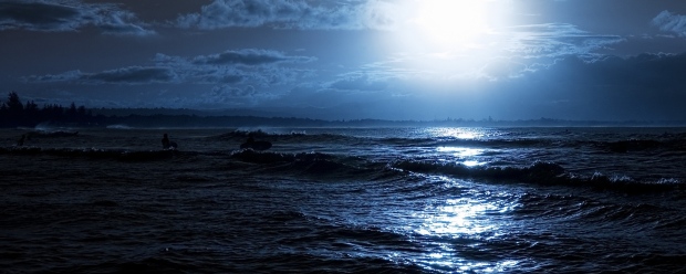 moon_night_ocean_coast_light_serfer_outlines_52025_2560x1024